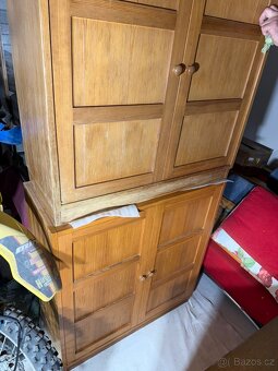 Prodám sestavu  4 skříněk borovicového nábytku - 9