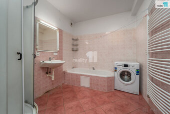 Bytový dům 600 m2, s pozemkem 430 m2, Zlín, Louky - 9