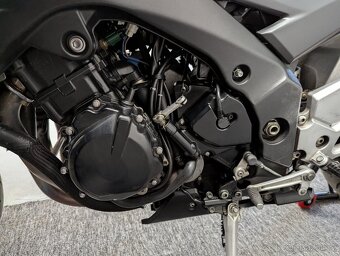 Suzuki GSR 600 - 9