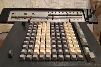 Funkční elektromechanická kalkulačka Nisa PK5 z roku 1974 - 9