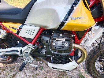 Moto Guzzi V85TT najeto pouze 7.800km top stav - 9
