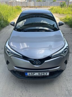 Toyota C-HR Hybrid 1.8 e-CVT, r. 2019 – perfektní stav, spol - 9