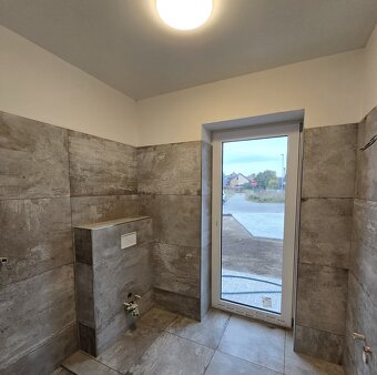 Prodej rodinného domu 150 m2, 5+kk, pozemek 400 m2, v obci D - 9