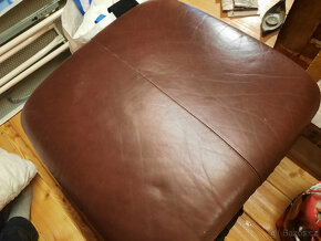 Celokožený gauč + taburet rudé barvy - 9