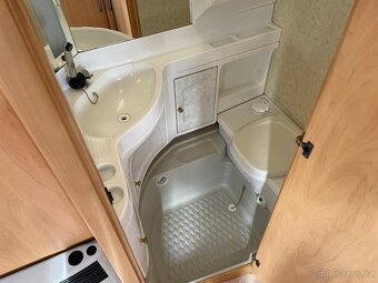 Hobby De luxe 450, 4 osoby, stan, pevná postel - 9