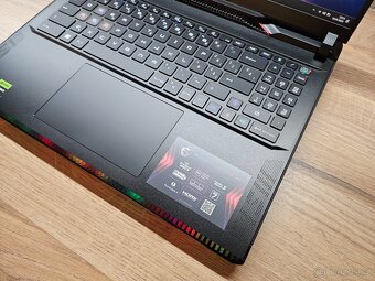 16" 240HZ 2K_MSI RAIDER GE68HX_i9-14900HX_32GB_RTX 4060 8GB - 9