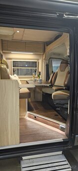 Hymer Yellowstone 630 se zvedací střechou - 9