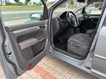 Volkswagen Touran 2.0 TDi 125kw DSG digi klima - 9