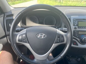 Hyundai i30 CV 1,6i - 9