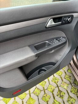 VW Touran 2.0Tdi 103KW, rok 2015 - 9