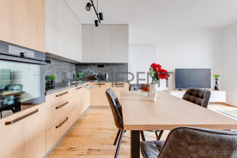 Pronájem moderně zařízeného bytu 2+kk (54,6 m²) s předzahrád - 9