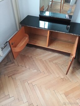 Skříně a noční stolky - 9