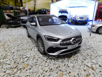 model auta Mercedes GLA 1:18 - 9
