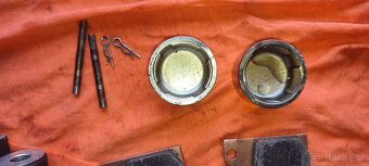 Suzuki SV 650N/S (1999- 2002) Třmen zadní + unašeč a držák - 9