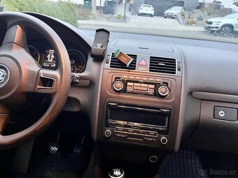VW Touran 1,6 TDi, 2011 - 9