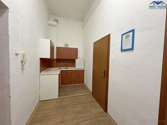 Pronájem kancelář 14 m2, společné zázemí 10 m2, ul. Vaničkov - 9