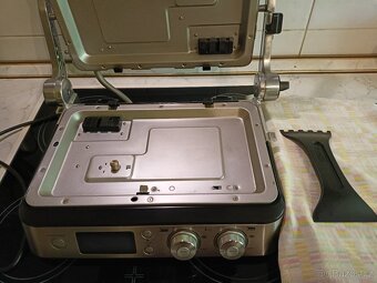 Kontaktní gril DeLonghi - 9