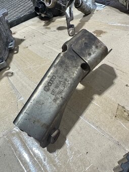 Díly pro motor 2.0 Tfsi AXX BWA - 9