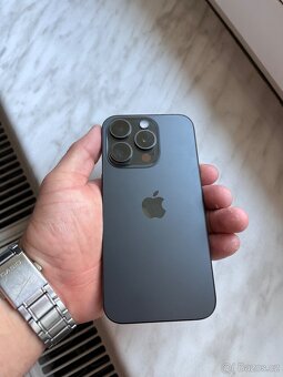 Poškozeny IPhone 15 Pro, funkční - 9