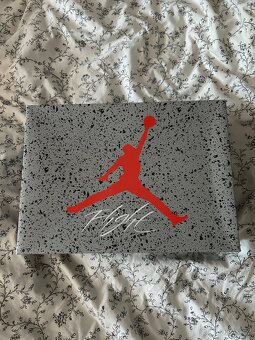 Jordan 4 Retro Bred Reimagined GS - 9