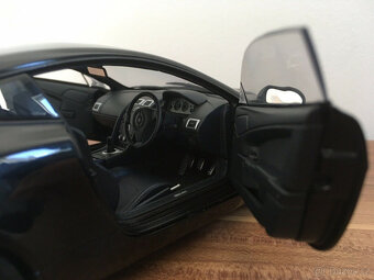 1:18 Rarita Aston Martin V8 Vantage od AutoArt - 9