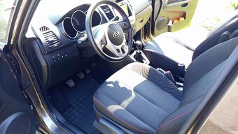 KIA VENGA 1,4 CVVT; 90Ps; najeto pouze 20.600km - 9