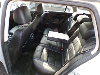 Volkswagen Golf 1,6 TDI KŮŽE,ZIMNÍ KOLA - 9