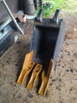 příslušenství k bagrům,trny,prosívací lžíce,hrábě - 9