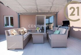 Prodej bytu 2+kk (50 m2) s terasou a úchvatným výhledem na m - 9