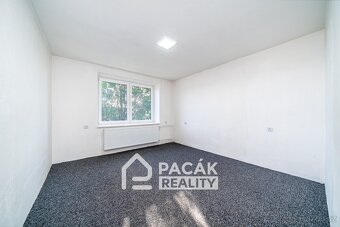 Prodej zajímavě architektonicky řešeného rodinného domu v Tl - 9