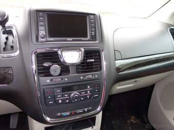 Chrysler Town & Country 3.6 V6 - 9