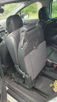 Peugeot 5008 2,0 HDI 110 kw - 9