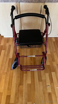 ROSE - čtyřkolové chodítko se stupačkou - 9