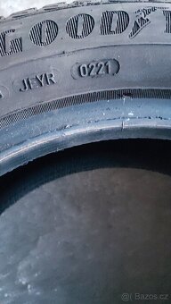 Celoroční pneu 185/60/15  Goodyear Vector 4Seasons - 9