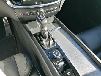 Volvo V60 2.0 D3 R-DESIGN A/T LED - 9