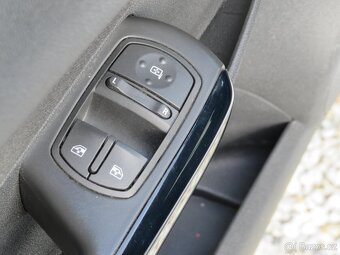 Opel Corsa 1.2 i , 63 kW benzín, 2011 - 9