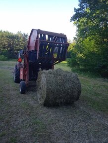 Lis na kulaté balíky Hesston - 9