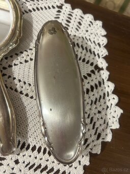 Elegantní vintage toaletní souprava – zrcadlo a kartáče - 9