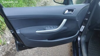Peugeot 308 SW 1,6 HDi 80kw 7 míst - 9
