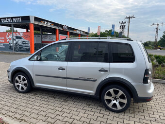 Volkswagen Touran 2.0 TDI CROSS kůže, xenoxy - 9