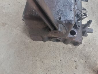 Stabilní motor Škoda hlavy s víkem. - 9