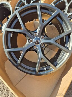 5x112 r19 Audi RS3 Y Black-Dvourozmer - 9