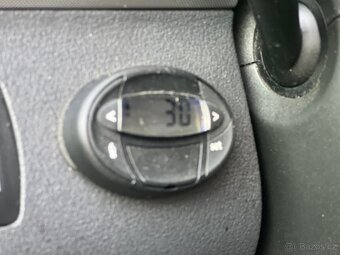 Touran 2.0Tdi DSG Automat BiXenony Webasto Parktronik Zaves - 9
