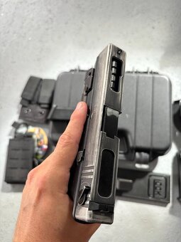 Airsoft výbava WE Glock18C, Specna Arms série Edge M4 - 9