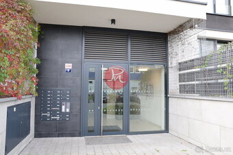 Pronájem nadstandardního bytu 2kk v rezidenci Nová Karolina - 9