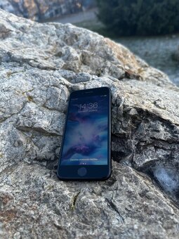 iPhone 7 Jet Black 32GB - 9