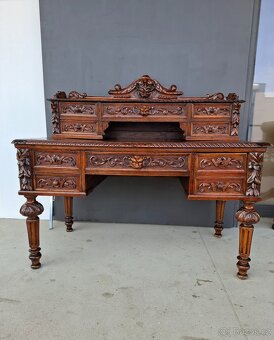 Starožitný vyřezávaný masivní psací stůl - 9