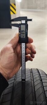 Jako nové 205/55/17 Michelin Primacy 4, DOT 0222, 6.7mm. - 9