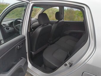 Hyundai i10 1.1 i benzín r.v 2011 - 9