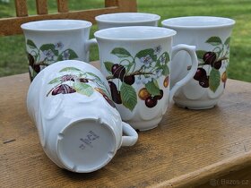 Sada porcelánových hrnků s třešněmi - 9